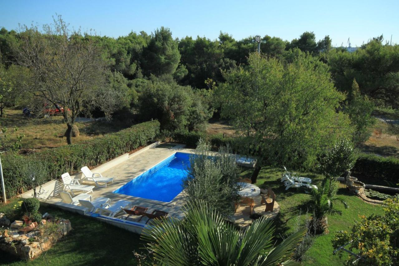 Apartments With A Swimming Pool Pula - 7356 Exterior foto