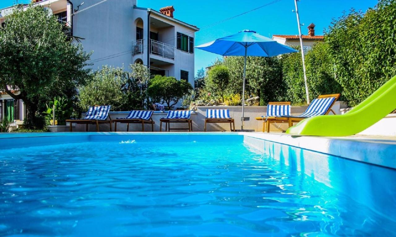 Apartments With A Swimming Pool Pula - 7356 Exterior foto