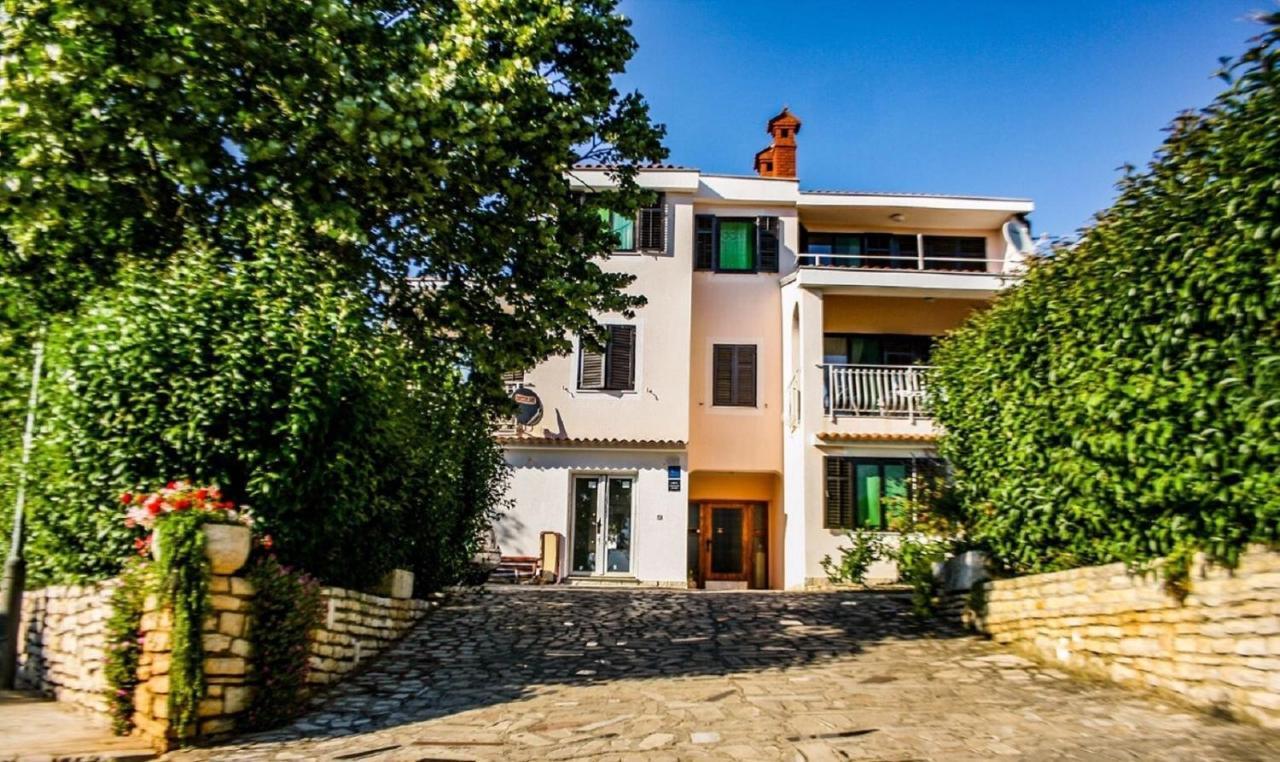 Apartments With A Swimming Pool Pula - 7356 Exterior foto